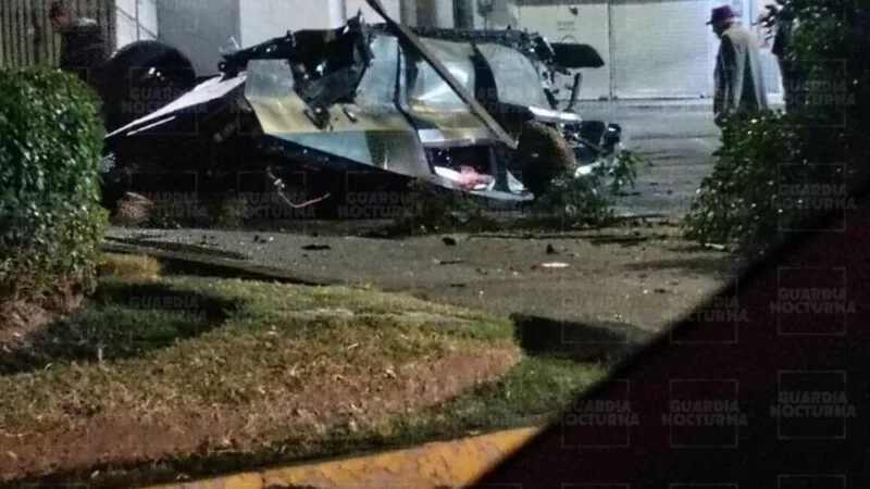 Cybertruck de Tesla queda destrozada al chocar en Guadalajara, es la segunda en Día de Muertos